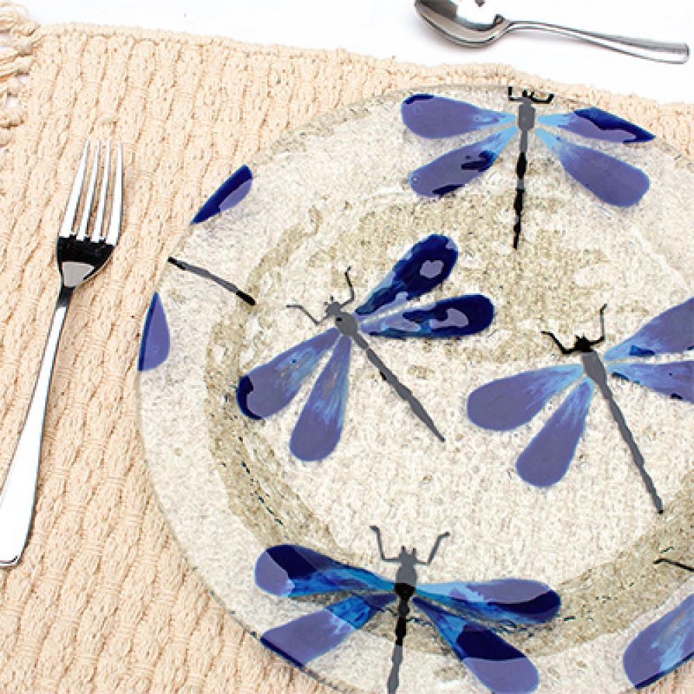 Plato circular libélula azul